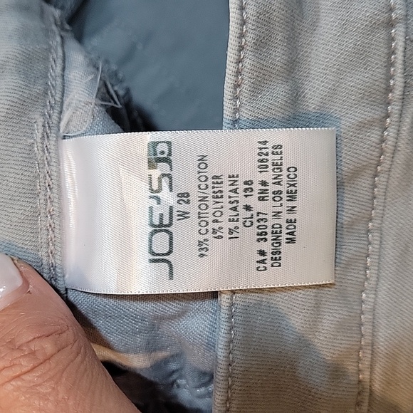 JOE'S JEANS RIPPED AND FRAYED - Picture 10 of 14